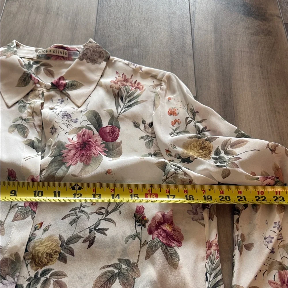 Alice + Olivia Willa Floral Silk Blouse in Floral Pattern. New without tags. - Picture 9 of 14